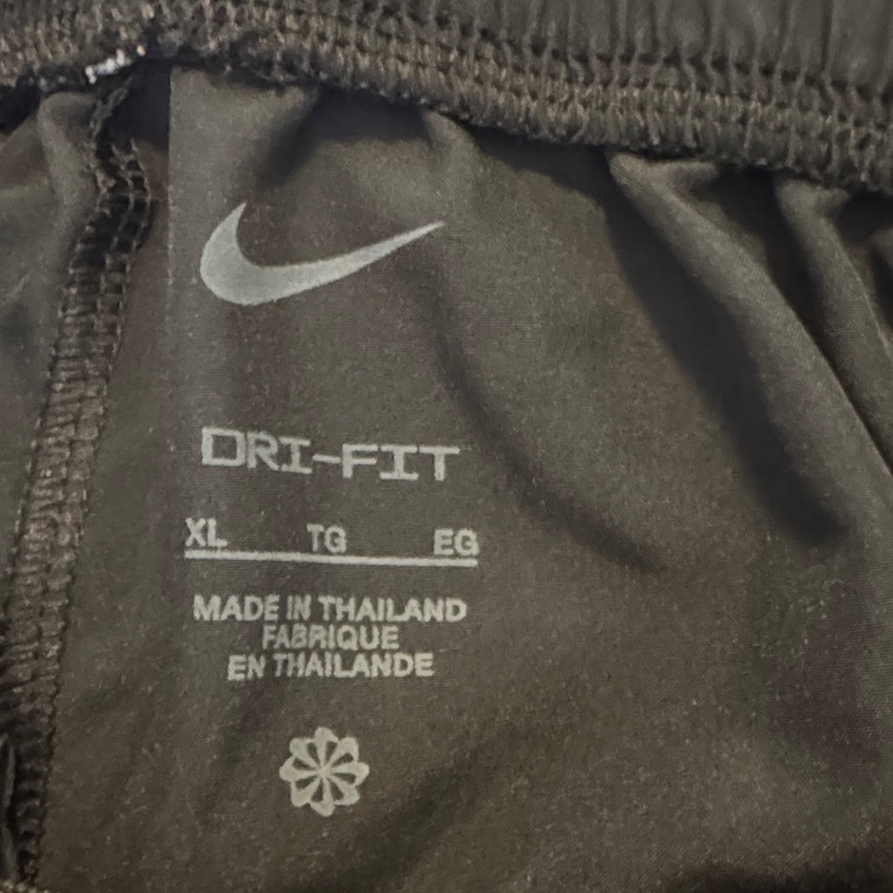 Nike Boys Youth (XL) Athletic Dri Fit shorts - Picture 2 of 3